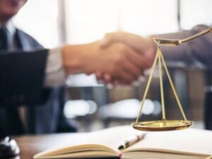 Mức học phí của ngành Luật Kinh tế theo từng hình thức