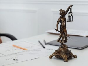 Người học khối C00 hoàn toàn có thể theo học Luật Kinh tế